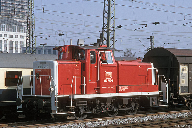 Henschel 30032 - DB "360 743-9"